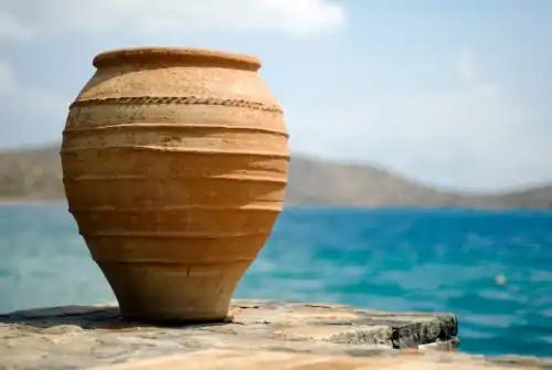 une urne qui va être dispersée dans l'océan
